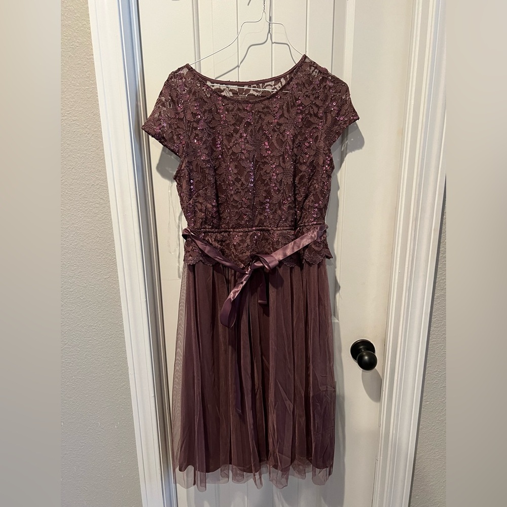 Elegant mauve purple Lace sequin women’s Dress, tulle bottom sz Petite pxl